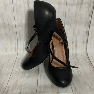 Black heels with strap